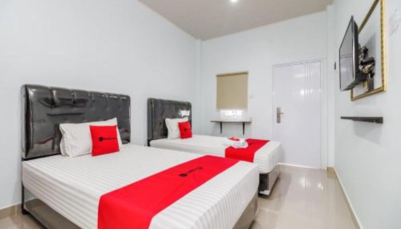 Habitación - RedDoorz Plus near Palembang Icon Mall 2