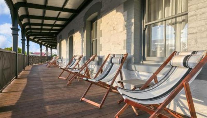 Taras - Farmers Home Hotel