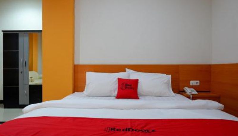 Kamer - RedDoorz Plus @ Cameloan Hotel Palu
