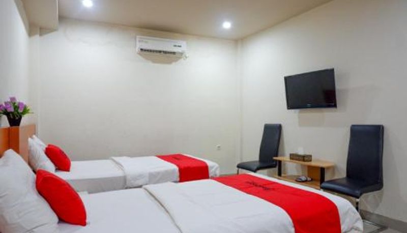 Zimmer - RedDoorz Plus @ Cameloan Hotel Palu
