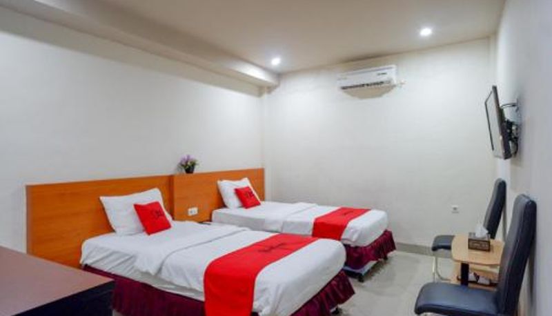 Kamer - RedDoorz Plus @ Cameloan Hotel Palu