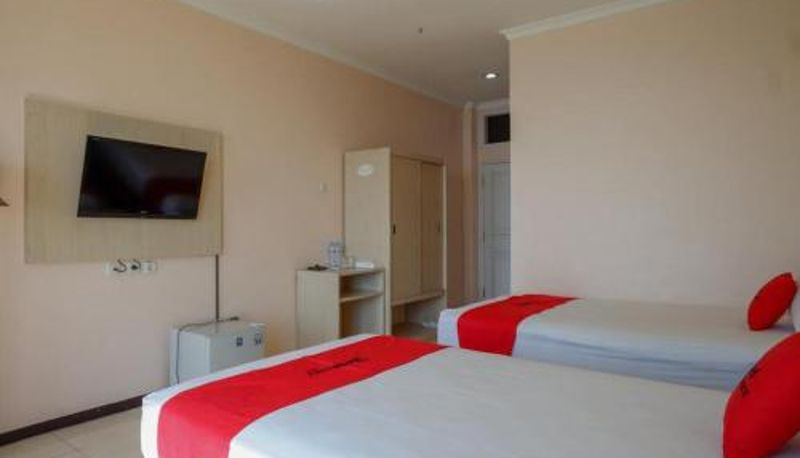 Süit - RedDoorz Plus Syariah @ Hotel Boulevard Luwuk