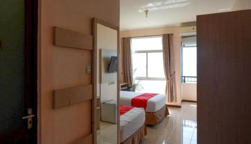 Süit - RedDoorz Plus Syariah @ Hotel Boulevard Luwuk