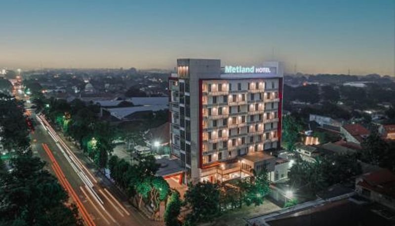 Otel açık alanı - Metland Hotel Cirebon by Horison