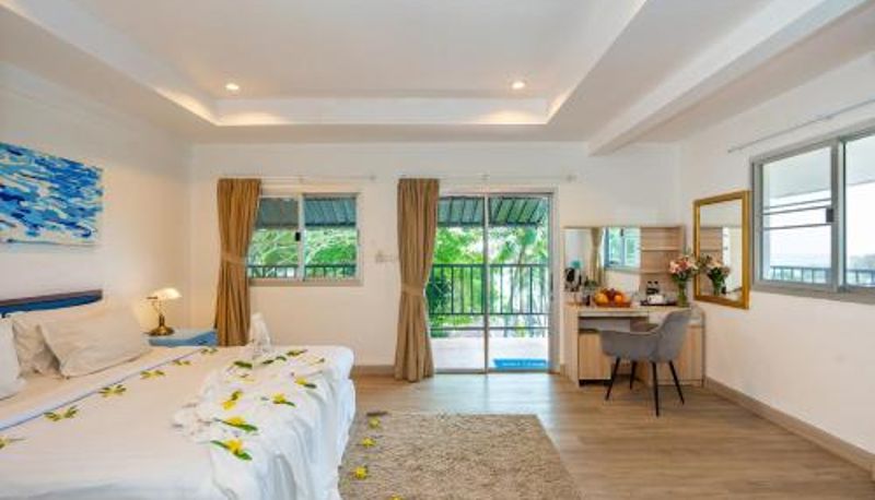Oda - Karon Beach Oceanview Bungalows by EAT