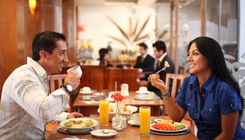 Frühstücksraum innerhalb des Restaurants - Hotel Emily