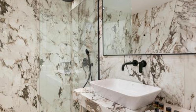 Banyo - The 12th City Hotel