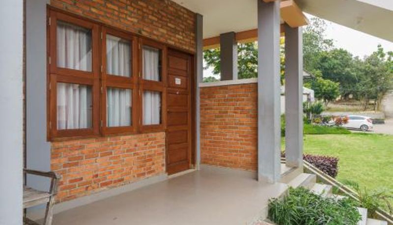 Otel açık alanı - RedDoorz Plus at Hotel Negeri Baru Lodaya Puncak