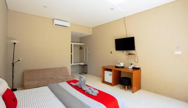 Quarto - RedDoorz Syariah near Lombok Epicentrum Mall
