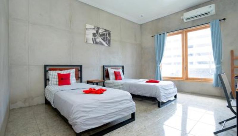 Quarto - RedDoorz Syariah near Lombok Epicentrum Mall