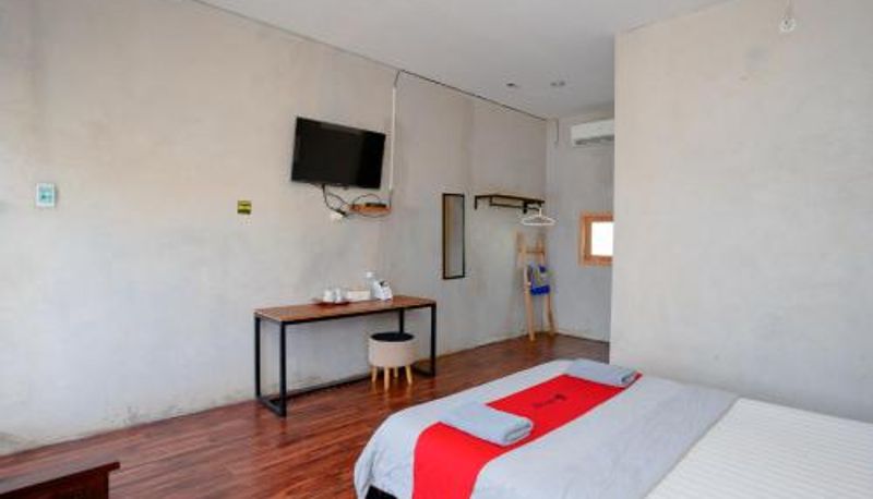Quarto - RedDoorz Syariah near Lombok Epicentrum Mall