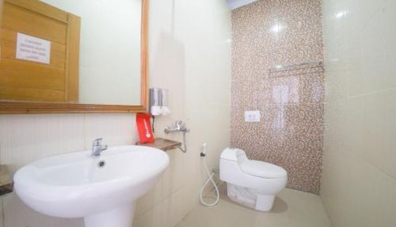 Zimmer - RedDoorz Plus Syariah @ Pentadio Gorontalo