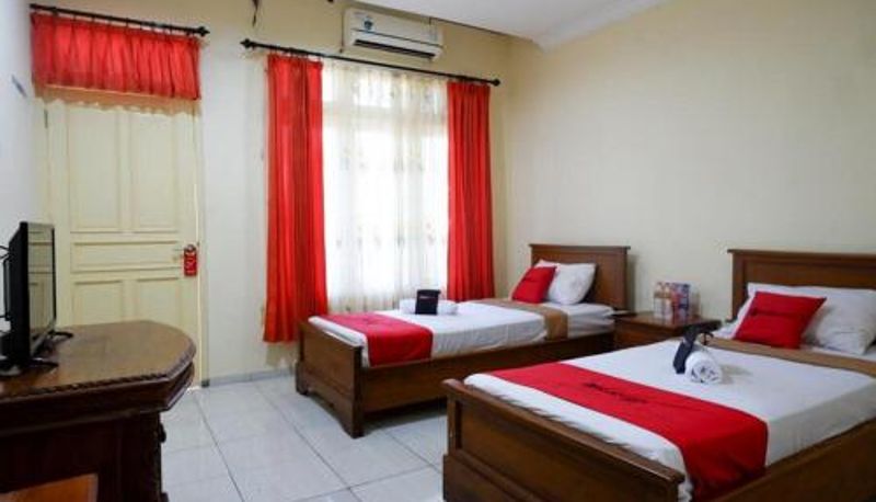 Oda - RedDoorz Plus near Stadion Wijaya Kusuma