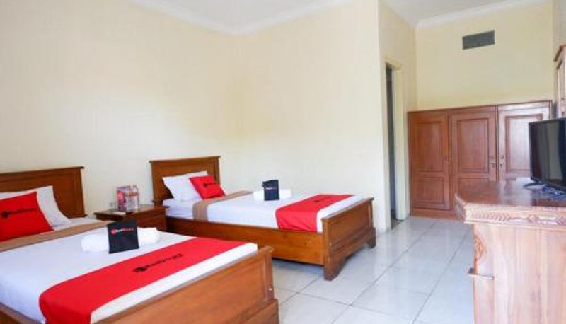 Oda - RedDoorz Plus near Stadion Wijaya Kusuma