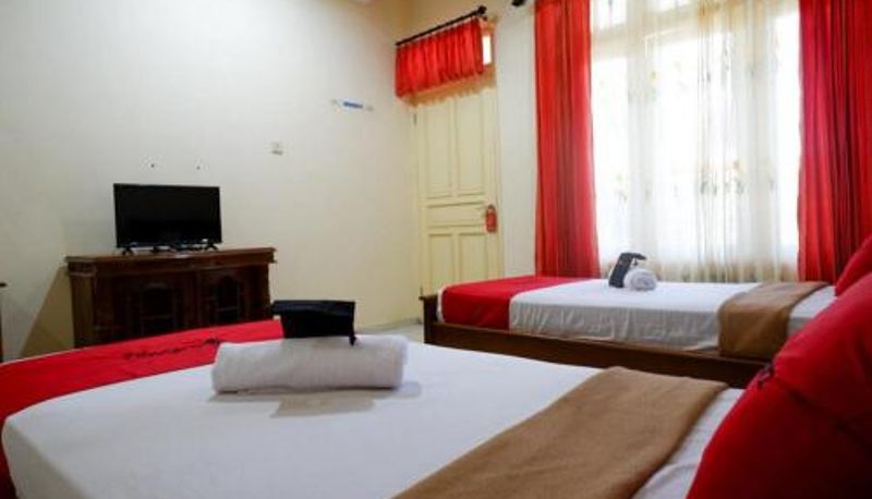 Oda - RedDoorz Plus near Stadion Wijaya Kusuma