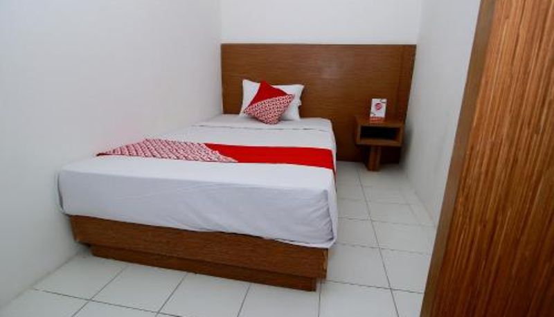 Room - Super OYO 1678 Jati Exclusive Homestay
