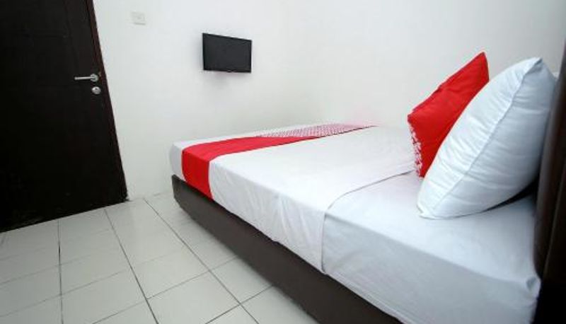 Room - Super OYO 1678 Jati Exclusive Homestay