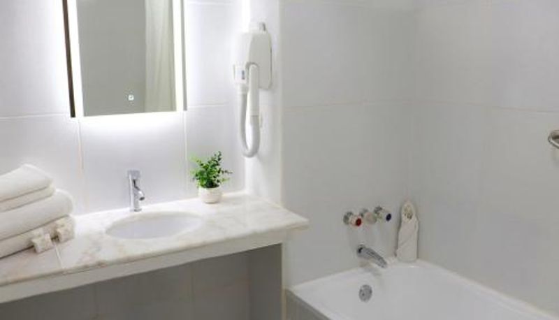 Bagno - Inkari Suites Hotel