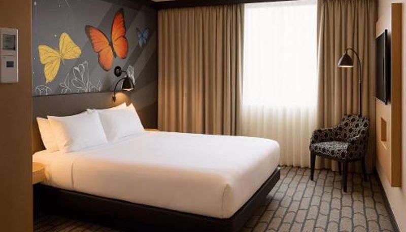 Camera standard - Holiday Inn Salisbury - Stonehenge by IHG
