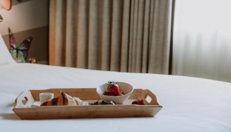 Camera standard - Holiday Inn Salisbury - Stonehenge by IHG