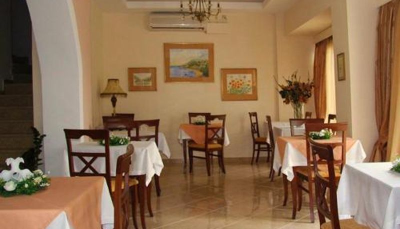 Frühstücksraum innerhalb des Restaurants - Nefeli Boutique Hotel
