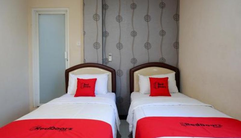 Info - RedDoorz at Jalan Emmy Saelan Palu