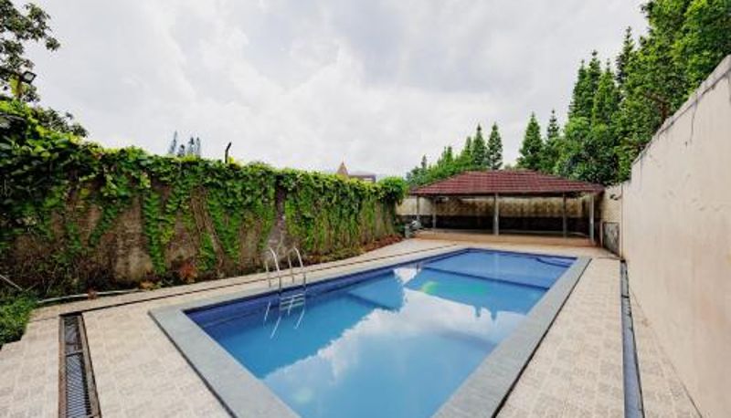 Zwembad - Hotel Sri Indrawati Puncak Mitra RedDoorz