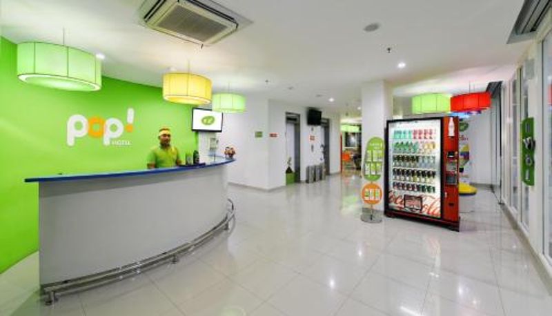 Reception - POP! Hotel Malioboro - Yogyakarta