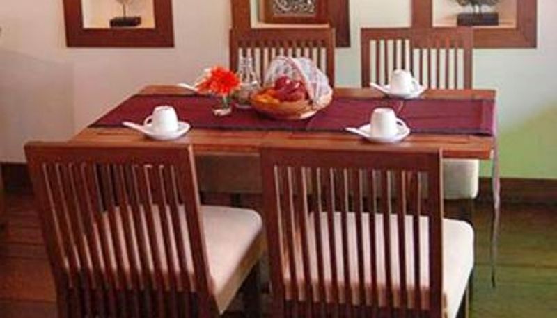 Sala de desayunos dentro del restaurante - Villa Korbhun Khinbua