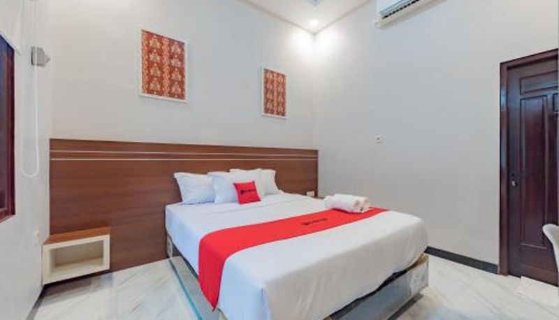 Zimmer - RedDoorz Plus at Orange Diponogoro Palangkaraya
