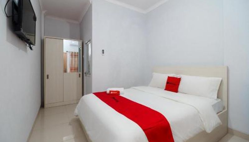 Zimmer - RedDoorz Syariah near Universitas Bengkulu