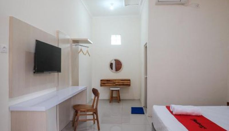 Zimmer - RedDoorz Plus Syariah at Hotel Indonesia Kajen