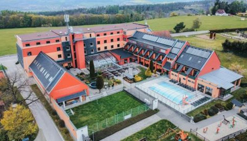 Zona exterior del hotel - OREA Resort Panorama Moravský kras