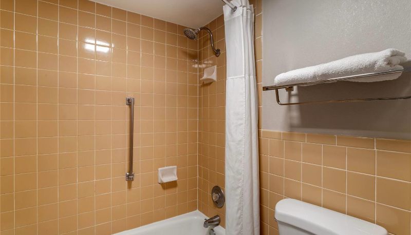 Zimmer - Days Inn by Wyndham Victoria TX East