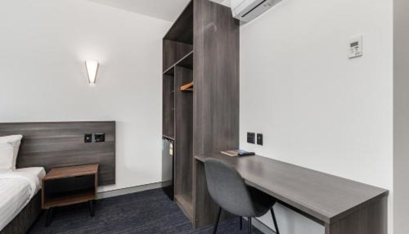 Zimmer - Thornton Executive Hotel