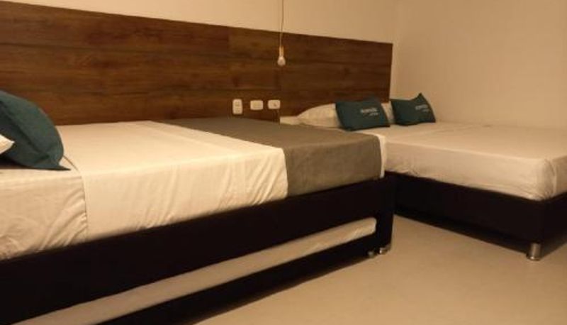 Dreibettzimmer - Hotel Colombia Avenida JEPS