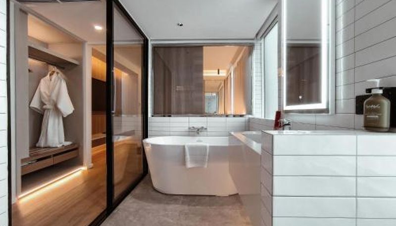 Bathroom - Citrus Sukhumvit 13 Nana Bangkok by Compass Hospitality - Newly Renovated