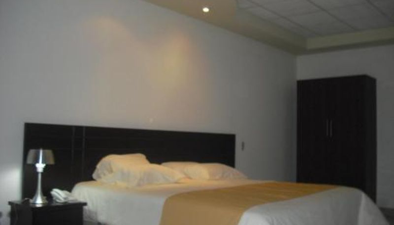 Zimmer - La Estancia Hotel