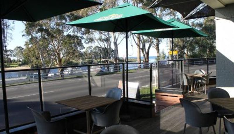 Camera standard - The Wharf Hotel