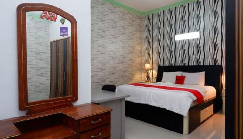 Suite - RedDoorz Syariah near RS Mitra Siaga
