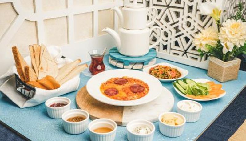 Sala śniadaniowa w restauracji - استراحة الفيحاء AL Feyhaa Resthouse