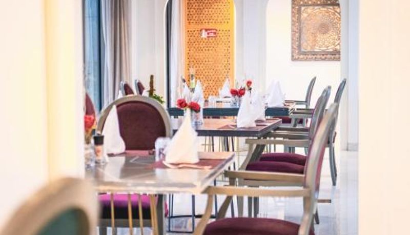 Sala śniadaniowa w restauracji - استراحة الفيحاء AL Feyhaa Resthouse