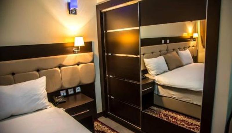 Info - Hotel Univers 3 Aeroport Luxe