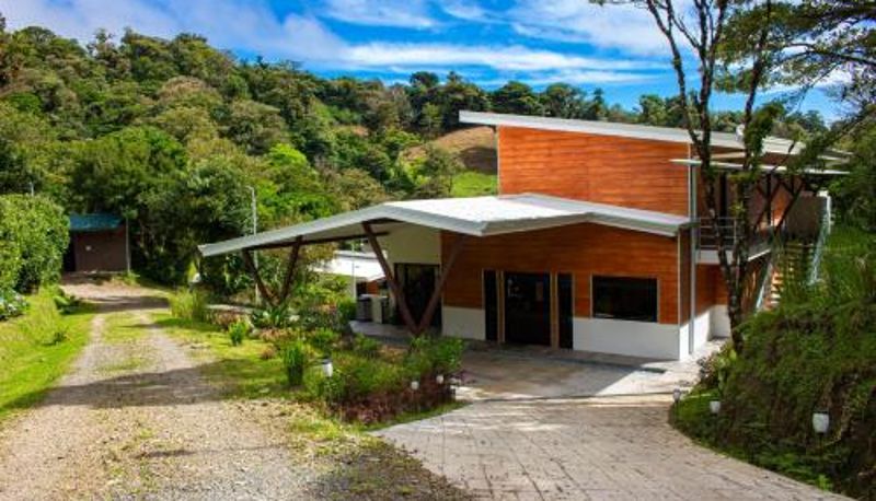 Area esterna dell'hotel - Burbi Lake Lodge Monteverde