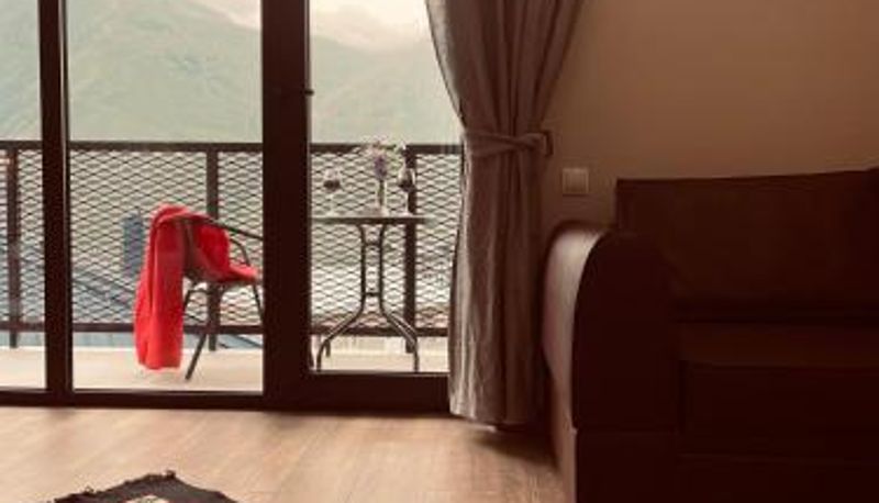 Room with balcony - Kazbegi Stylish Apartment