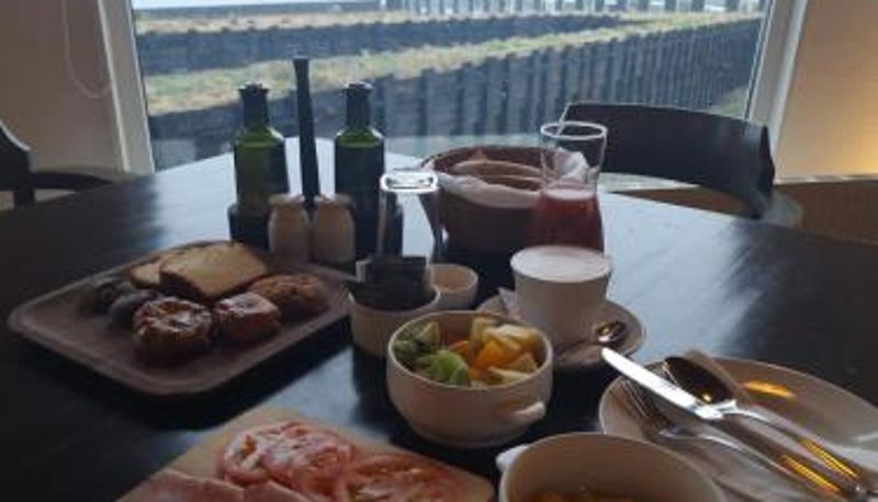 Frühstücksraum innerhalb des Restaurants - Remota Patagonia Lodge