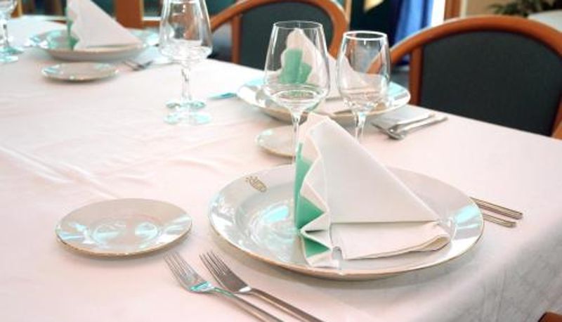 Restoran içinde kahvaltı salonu - Hotel Orijent 22