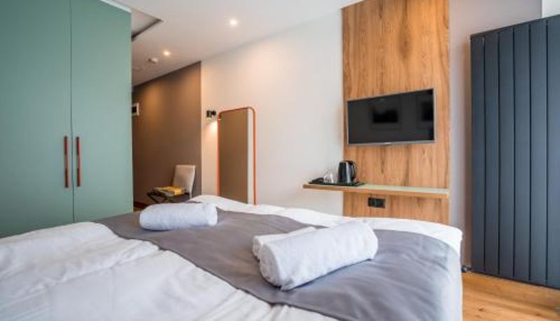 Info - Step Inn - Kazbegi