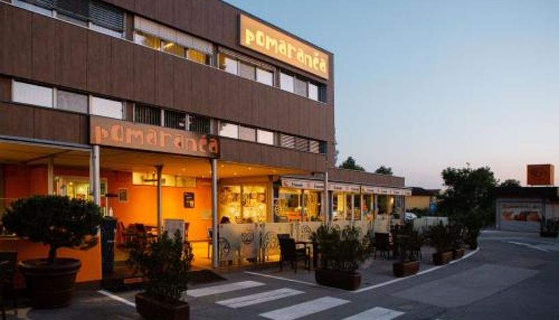 Otel açık alanı - Hotel Pomaranča