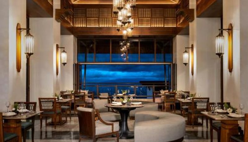 Sala prima colazione all'interno del ristorante - Nepal Dusit Thani Himalayan Resort Dhulikhel